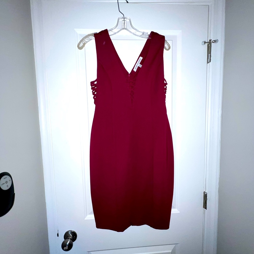 Cupcakes and cashmere size m maroon dress